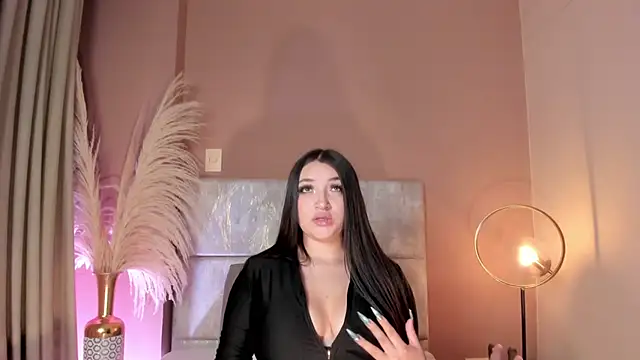 Snapshot of LilithEsme chatting on November 5, 12:43 am LilithEsme online show from November 5, 12:43 am