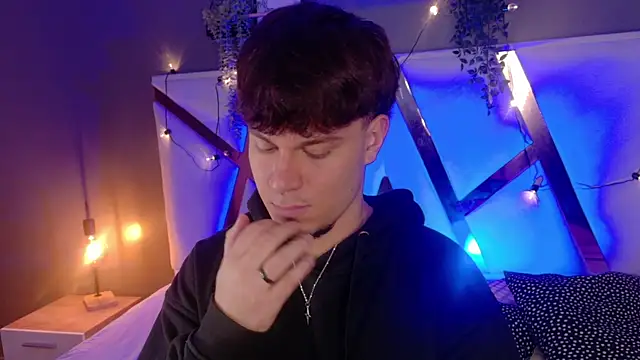 LiamThunder05  online show from November 19, 3:17 am