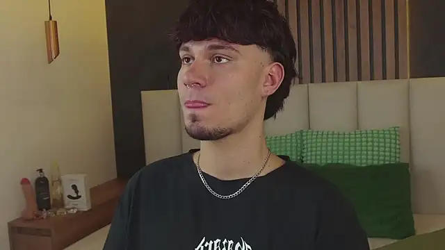 LiamThunder05  online show from December 2, 8:04 pm