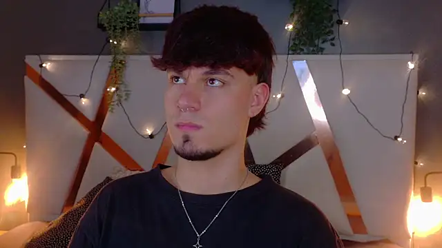 LiamThunder05  online show from December 15, 7:40 pm