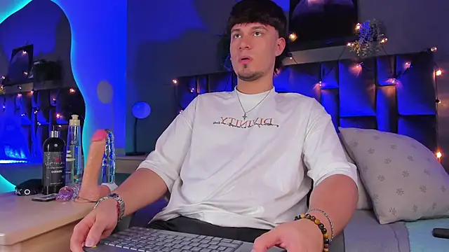 LiamThunder05  online show from December 19, 7:54 pm