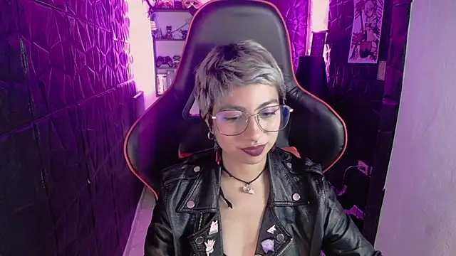 lunarichy22 online show from February 24, 8:29 pm