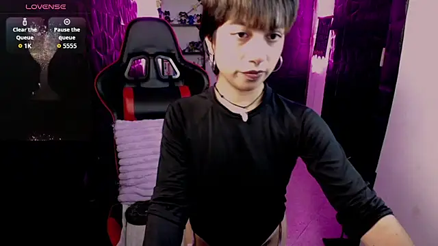Snapshot of lunarichy22 chatting on May 21, 9:22 pm lunarichy22 online show from May 21, 9:22 pm