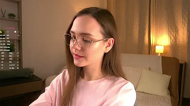 SweetSaraPie online show from April 15, 6:15 pm