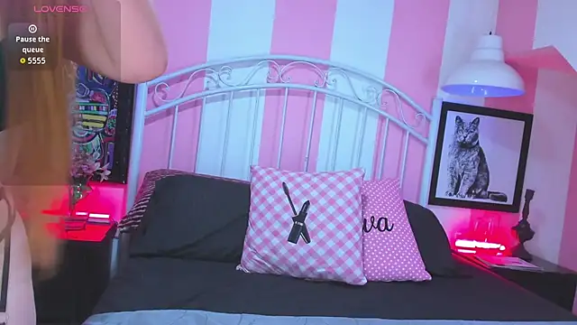 Snapshot of CameronRey_ chatting on October 7, 4:20 am CameronRey online show from October 7, 4:20 am