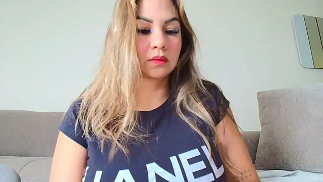 Snapshot of Shanell_Rousex chatting on July 2, 4:13 pm Shanell Rousex online show from July 2, 4:13 pm