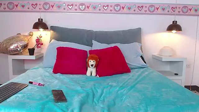 Suzy1  online show from February 3, 7:30 pm