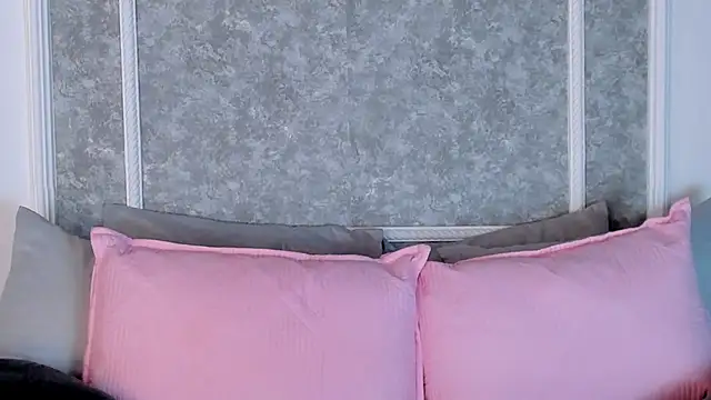  victoriaa  lois online show from December 18, 8:15 pm