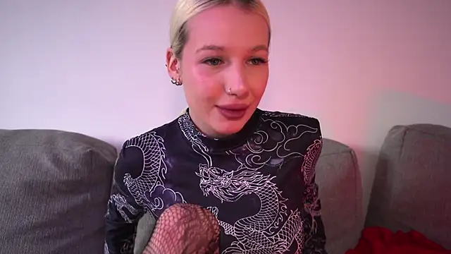 Snapshot of RanyThomson chatting on April 9, 2:33 pm RanyThomson online show from April 9, 2:33 pm