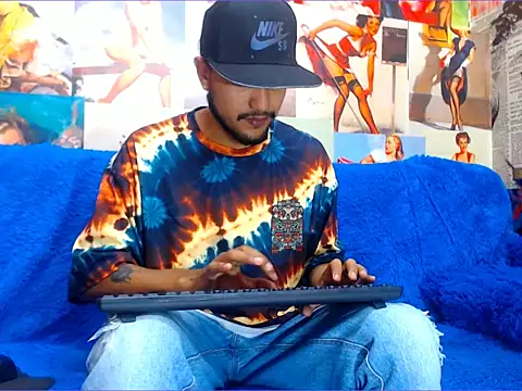 Snapshot of dazo_vnzl12 chatting on October 18, 1:34 pm dazo vnzl12 online show from October 18, 1:34 pm