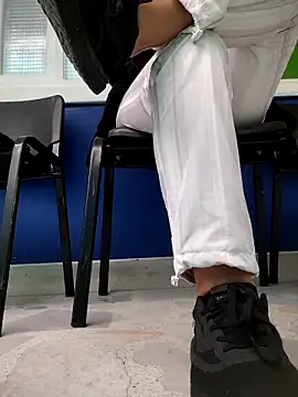 shannon kinne  online show from November 14, 2:05 pm