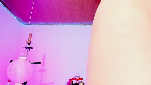 Snapshot of shannon_kinne_ chatting on April 3, 2:04 pm shannon kinne online show from April 3, 2:04 pm