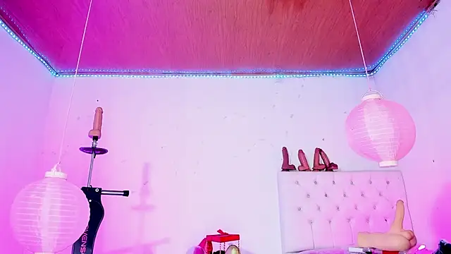 Snapshot of shannon_kinne_ chatting on April 4, 2:36 pm shannon kinne online show from April 4, 2:36 pm