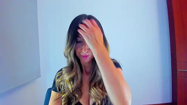 Velourmuse online show from April 9, 11:10 pm