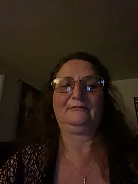 HurtfulExplorer67 online show from May 16, 3:36 am