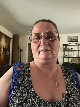 HurtfulExplorer67 online show from May 16, 6:28 pm