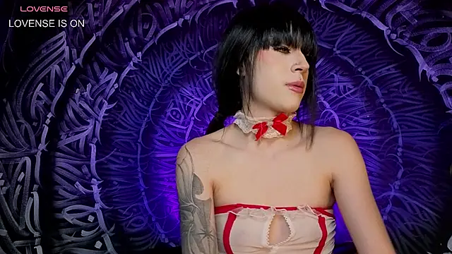 dahlia darkwood online show from April 11, 3:33 am