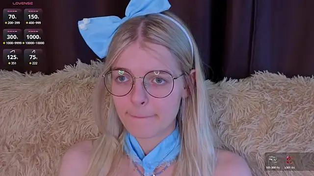 MonicaShiny online show from November 3, 7:04 pm