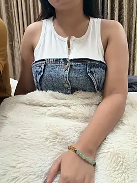 vickyandtania online show from May 2, 4:56 pm