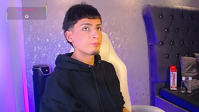 MateoMitchell online show from December 18, 5:02 am