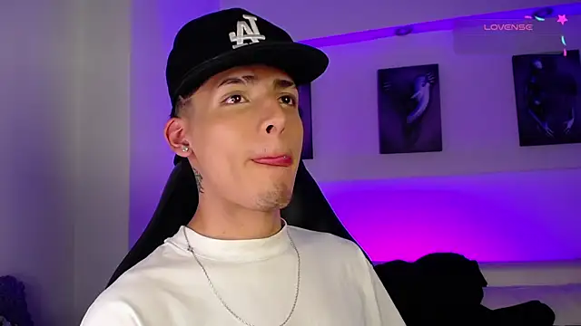 MateoMitchell online show from February 8, 8:45 pm