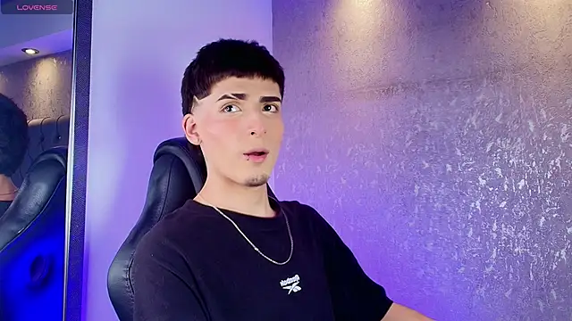 MateoMitchell online show from April 7, 4:57 am