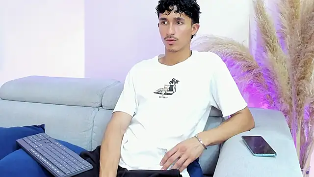 Snapshot of TOBIASFERRER chatting on October 21, 8:20 pm TOBIASFERRER online show from October 21, 8:20 pm