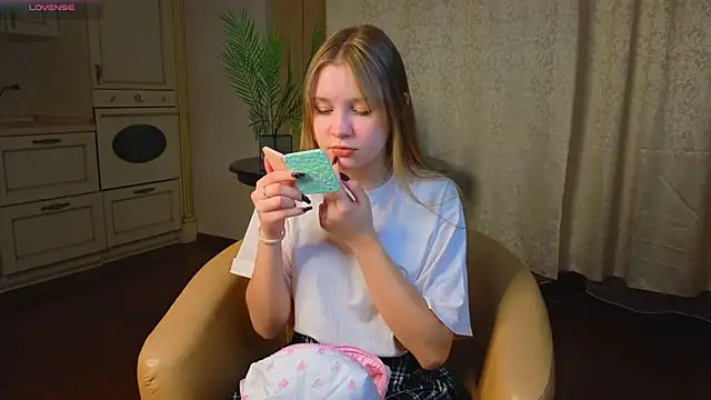 MarindaRuud online show from December 15, 11:47 am