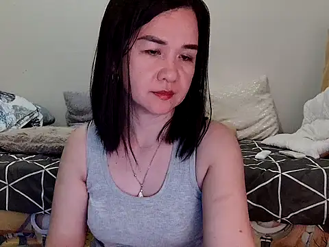 KissHott online show from May 4, 1:40 pm