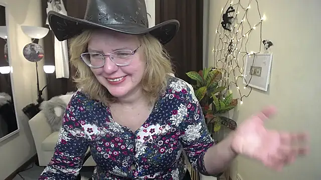 VestaWoody online show from October 27, 7:01 am