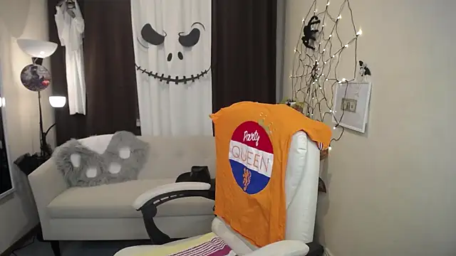 VestaWoody online show from October 31, 6:58 am