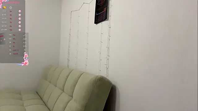 Snapshot of GilySuper chatting on January 12, 3:34 am GilySuper online show from January 12, 3:34 am