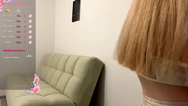 Snapshot of GilySuper chatting on February 28, 2:12 am GilySuper online show from February 28, 2:12 am