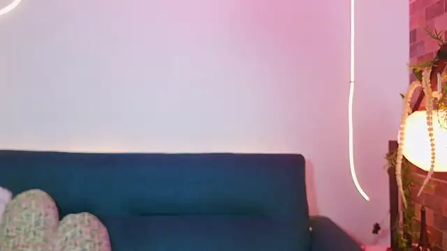 luna valen online show from March 18, 3:53 am