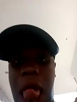 Snapshot of Phat_booty222 chatting on October 13, 10:37 am Phat booty222 online show from October 13, 10:37 am