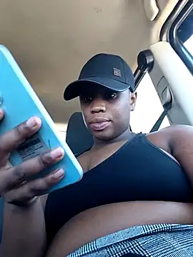 Snapshot of Phat_booty222 chatting on October 16, 8:15 am Phat booty222 online show from October 16, 8:15 am