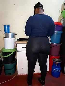 Snapshot of Phat_booty222 chatting on October 20, 5:02 pm Phat booty222 online show from October 20, 5:02 pm