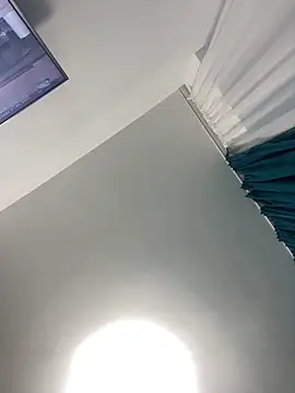 MilanYaman online show from October 9, 2:59 pm