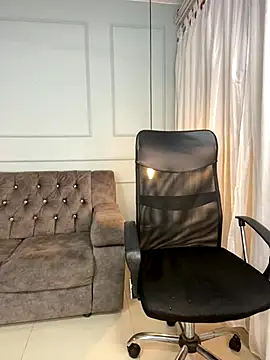 Rose monroee online show from November 17, 7:30 pm