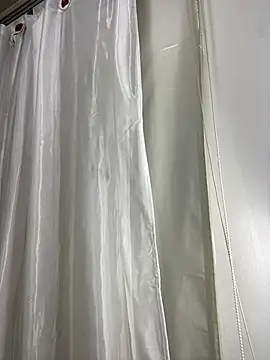 Rose monroee online show from April 4, 7:33 pm