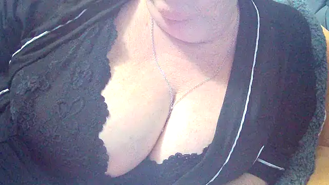 Playful MILF Demi online show from December 21, 10:28 pm