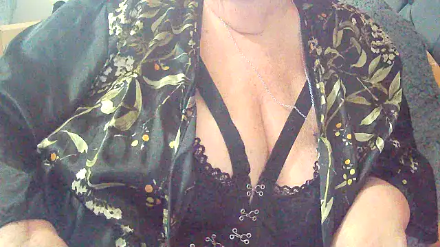 Playful MILF Demi online show from January 10, 9:00 am