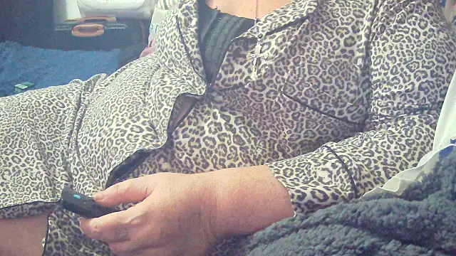 Playful MILF Demi online show from January 31, 9:02 pm