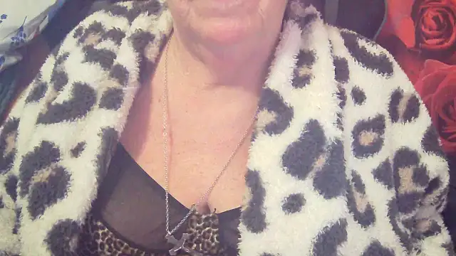 Playful MILF Demi online show from February 18, 9:38 am