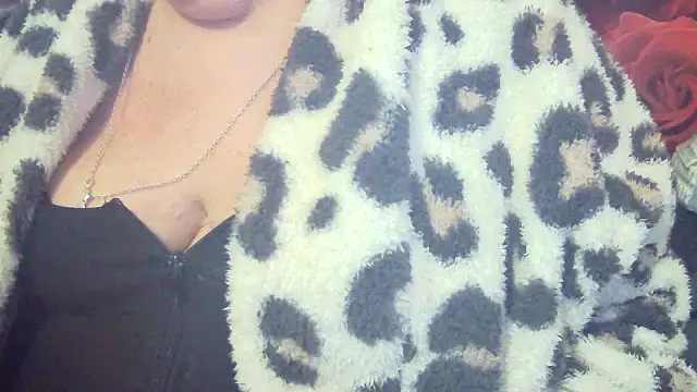 Playful MILF Demi online show from February 19, 10:11 am