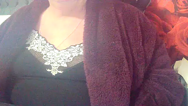 Playful MILF Demi online show from April 8, 8:31 pm