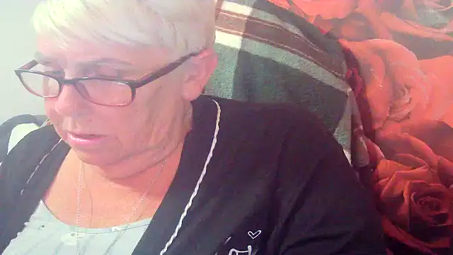Playful MILF Demi online show from May 23, 9:19 pm