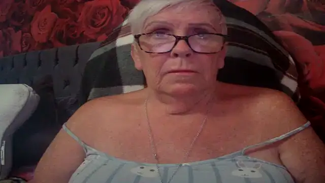 Playful MILF Demi online show from May 28, 6:49 pm