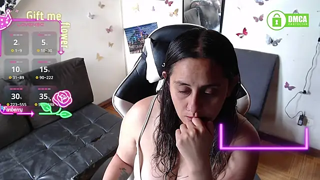 Snapshot of MelRaiise chatting on December 5, 5:09 pm MelRaiise online show from December 5, 5:09 pm