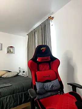 Ezzio Scolaro online show from October 26, 12:00 pm